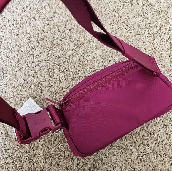 Lululemon everywhere belt bag - Picture 8 of 8
